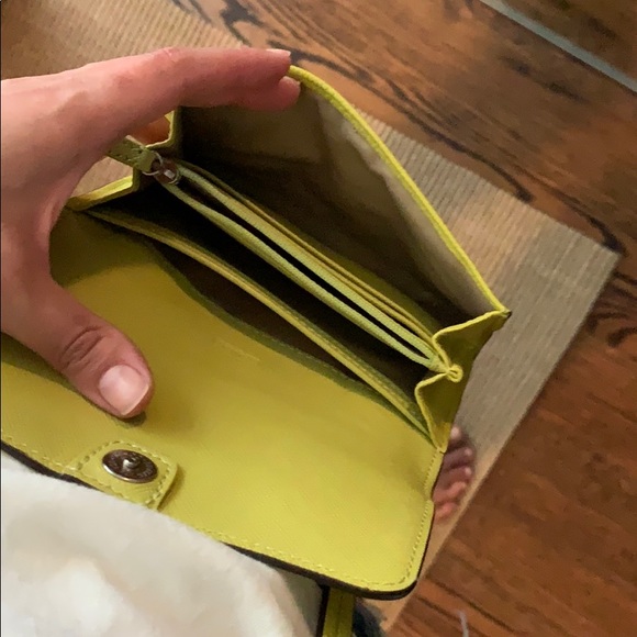 Coach yellow crossbody - Picture 3 of 5